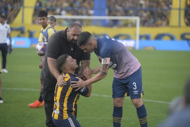 Gran gesto. El hincha entró a la cancha y fue a buscar directamente a Blanco