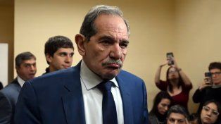 El ex gobernador de Tucumán, José Alperovich, fue encontrado culpable de abuso sexual a su sobrina y ex asesora y condenado a 16 años de cárcel. Tiene 69 años.