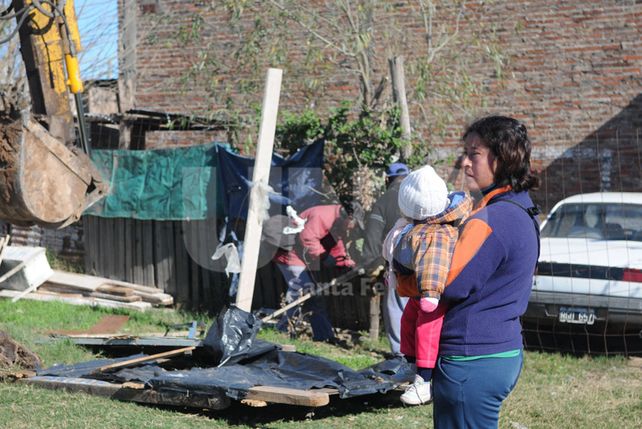 Comenzó el desalojo de la ocupación de los terrenos en Bº Los Hornos
