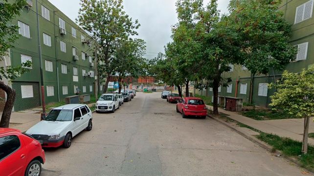 Un hombre de 74 años fue baleado en la espalda mientras estaba en la vereda de su casa en barrio Centenario