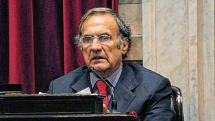 A Carlos Reutemann le colocaron stent digestivos para tratar su problema de sangrado interno