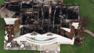 La parte alta del edificio quedó destruida. La planta baja se salvó.