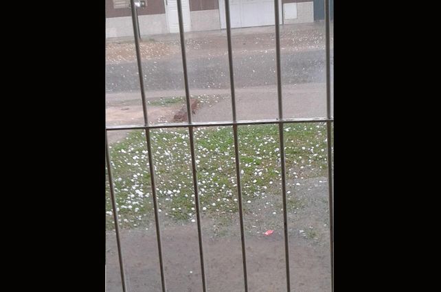 Las piedras que cayeron en la ciudad. Facebook: Ani Gaete