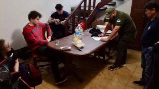 Chaco: detuvieron a dos jóvenes acusados de planificar con IA un tiroteo en una universidad