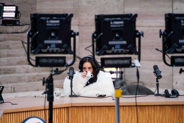 Nicki Nicole dijo presente en el Monumento a la Bandera y cantó para una multitud de fanáticos