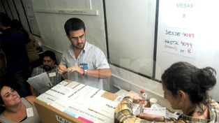 Comenzó el escrutinio definitivo en Santa Fe que determinará el nombre del nuevo gobernador
