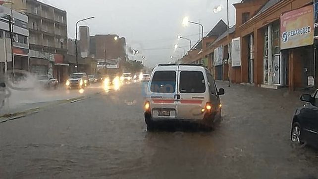 La lluvia provocó anegamientos y diversos inconvenientes en Paraná