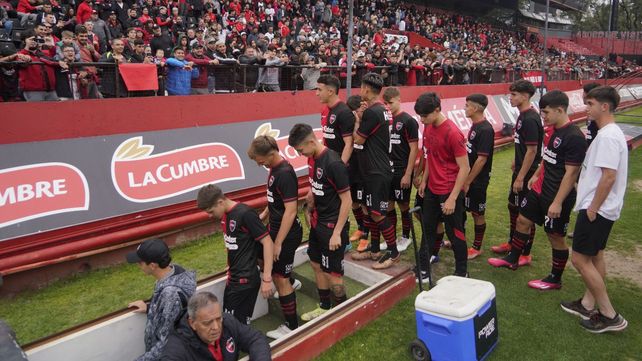 Hinchas leprosos concurrieron este miércoles para ver el clásico de reserva.