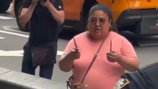 Nueva York: una mujer apuñaló a dos personas cerca de Times Square y fue abatida por la Policía