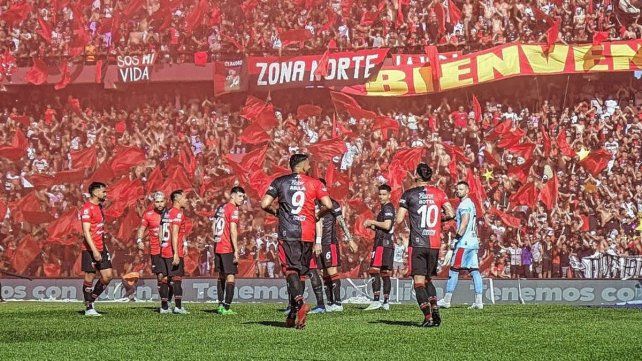Colón se juega todo en Rosario ante Gimnasia.