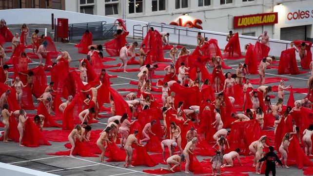 Melbourne se desnuda para la foto de Spencer Tunick