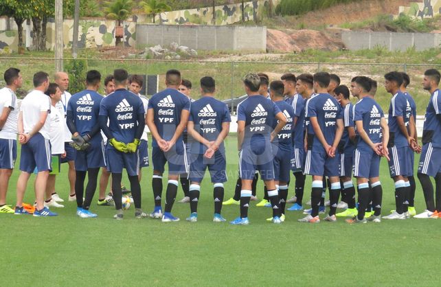 Argentina busca el pasaje a los cuartos de final en el Mundial Sub 17