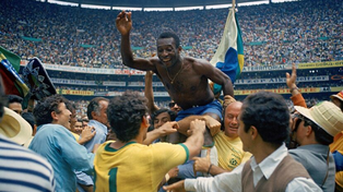 Pelé obtuvo su tercer campeonato del mundo con Brasil en 1970, con una actuación memorable en México.