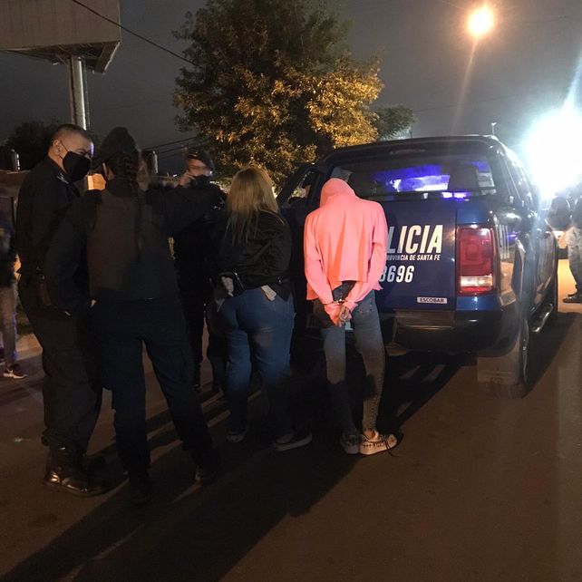 Los cuatro jóvenes fueron apresados en un control de saturación policial en Khantuta y Moreno la noche del sábado.