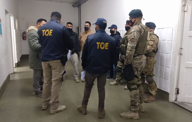 Detuvieron a una mujer por la evasión de dos presos en la cárcel de Piñero