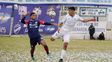 Primera C: Pancho Duré y Theo Guiñazú disputan la pelota en el clásico. Ambos jugadores son piezas importantes en el Charrúa y Salaíto. Primera C: Pancho Duré y Theo Guiñazú disputan la pelota en el clásico. Ambos jugadores son piezas importantes en el Charrúa y Salaíto.