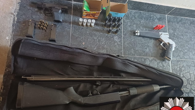 Las armas incautadas al hombre denunciado por amenazas en Villa Gobernador Gálvez