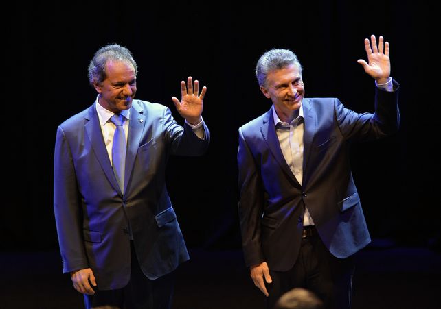 Las discordias entre dichos y actos en política producen la idea de simulación o engaño. (NA)