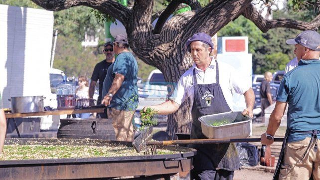 Este sábado el club Tilcara realiza una nueva edición de la tradicional Gran Paella Paraná.&nbsp; La novena edición vuelve a desarrollarse en el Pato Sirirí