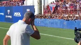 Vojvoda rompió en llanto ante la despedida de Fortaleza frente a los hinchas.