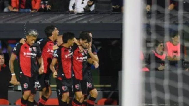 Newells logró un triunfo que calmó las aguas en el Parque Independencia.