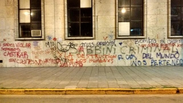 El municipio estima una inversión importante para reparar los daños por las pintadas