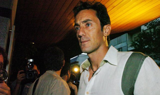 El ex futbolista Gustavo Campagnuolo fue asaltado cuando iba en su camioneta y su hija arrojada del rodado porque tardaba en desabrocharse el cinturón de seguridad.