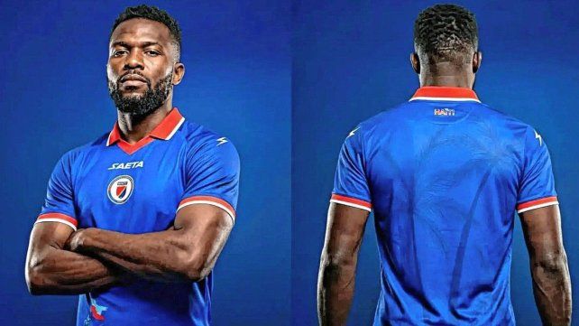 La FIFA le exigió a Haití modificar su camiseta.