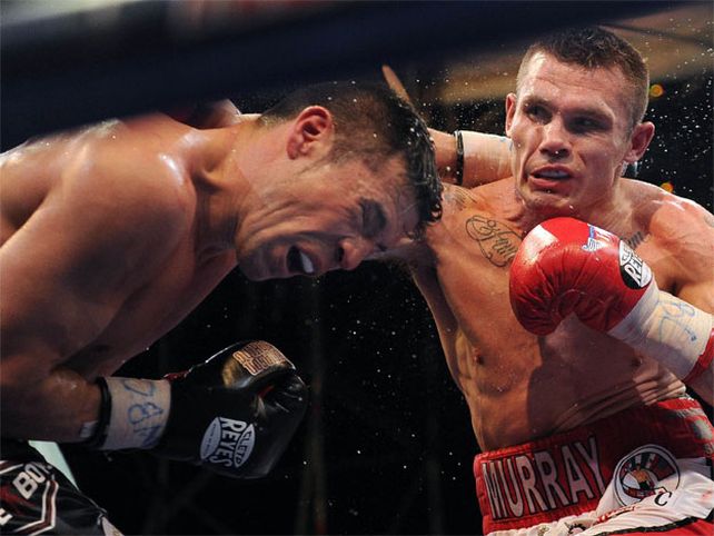 Maravilla Martínez ganó por puntos y retuvo el título mundial mediano