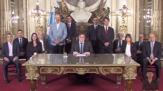 Javier Milei presentó un megadecreto que fue encabezado por la derogación de la ley de alquileres.