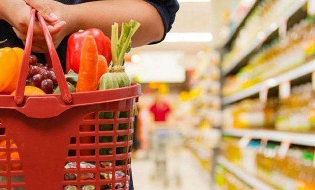La canasta básica para una familia aumentó en paralelo con la inflación de julio