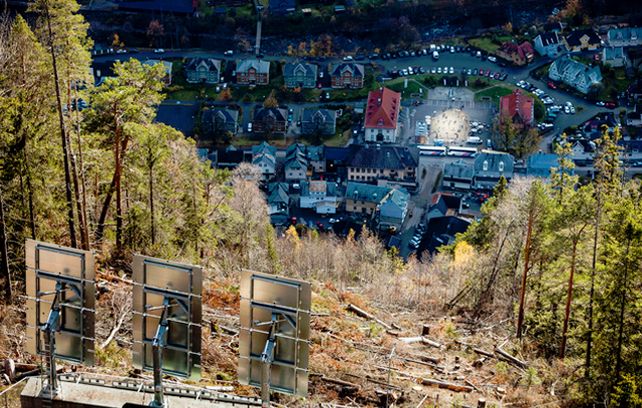 Espejos gigantes para iluminar un pueblo sin sol en invierno