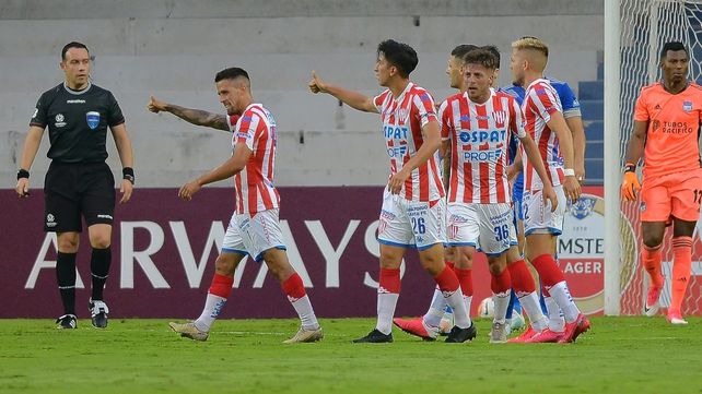 Javier Cabrera ya está en la historia internacional de Unión