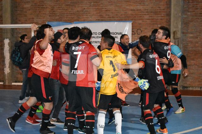 Colón se adjudicó el Clásico de futsal