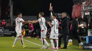 Sin estrellas, Newells llega al clásico con rebeldía juvenil, referentes importados y un DT sabio