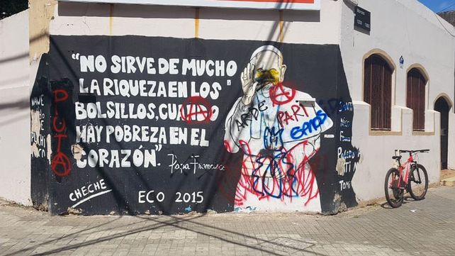 Aparecieron pintadas en la Catedral y en el Sagrado Corazón