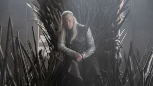 Matt Smith como Daemon Targaryen, integrante de la familia más poderosa de Westeros cuando aún no se había dividido en siete reinos luego de feroces guerras civiles.