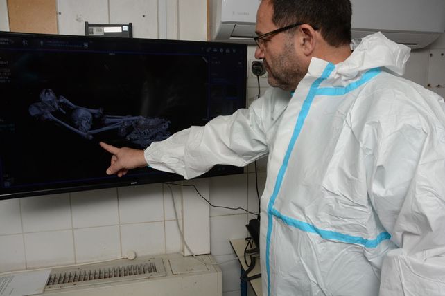 El médico rosarino está convencido de que la forense es una de las ramas más impresionantes de la medicina.