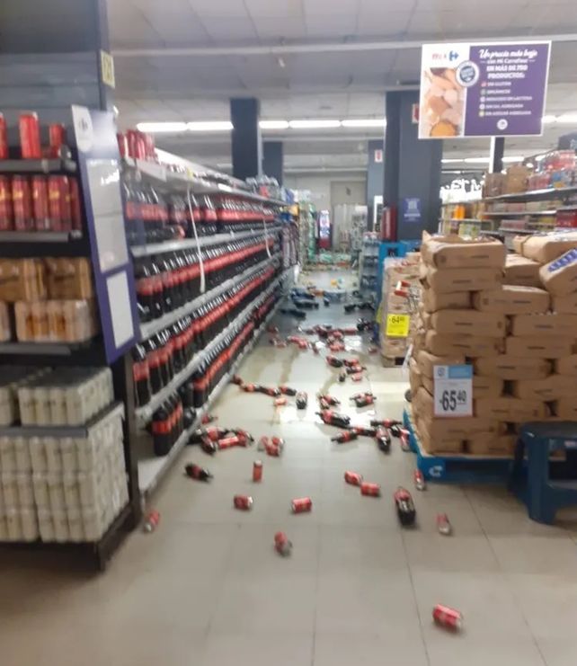 Los daños dentro de un comercio tras el terremoto.&nbsp;