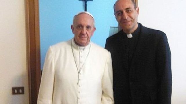 Víctor Fernández mantiene una buena relación con el papa Francisco.&nbsp;