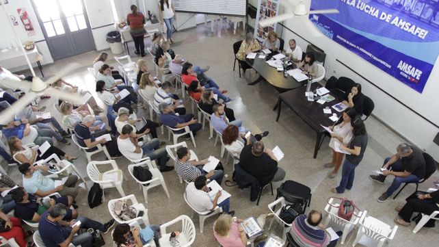 Los docentes nucleados en Amsafé aceptaron la propuesta que les hizo el gobierno provincial en el marco de la negociación paritaria. 