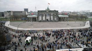 La caída del Muro de Berlín, un trago amargo para los rusos