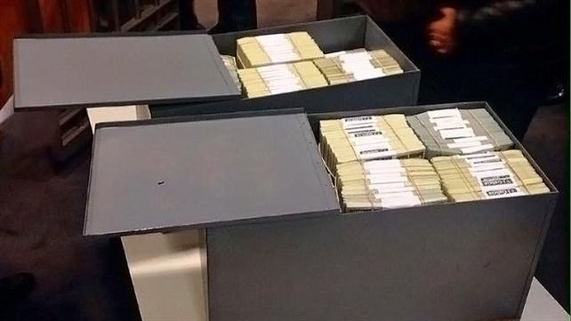 Embargaron los 5,6 millones de dólares hallados en cajas y cuentas bancarias de Florencia Kirchner