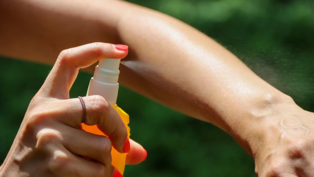Una medida para prevenir el dengue es el uso frecuente de repelente para mosquitos.&nbsp;