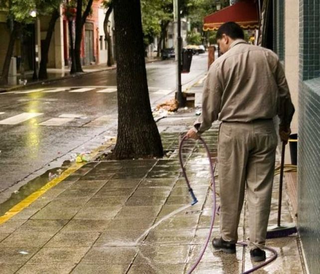 Los porteros de edificios consiguieron una suba salarial del 44% para los últimos tres meses del año y enero de 2024.