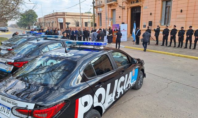 Entrega de nuevos móviles policiales para la ciudad de San Cristóbal y aportes para prevenir el delito Entrega de nuevos móviles policiales para la ciudad de San Cristóbal y aportes para prevenir el delito