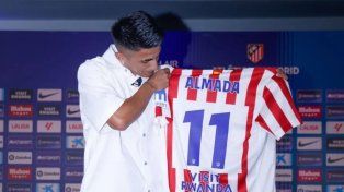 Thiago Almada con la 11 del cuadro Rojiblanco.