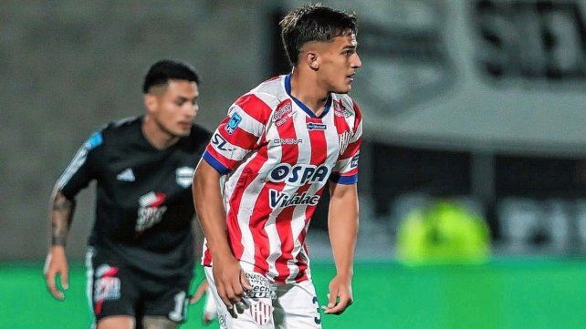Mateo Peresutti se destacó en su debut como titular con la camiseta de Unión.