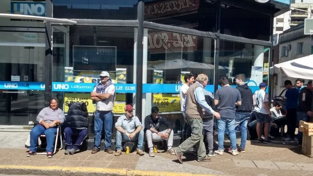 Madrugadores: Fanáticos del TC esperan para canjear sus cupones por una entrada
