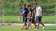 El Diablito Echeverry generó preocupación luego de aparecer en el entrenamiento con una bota y muletas.
